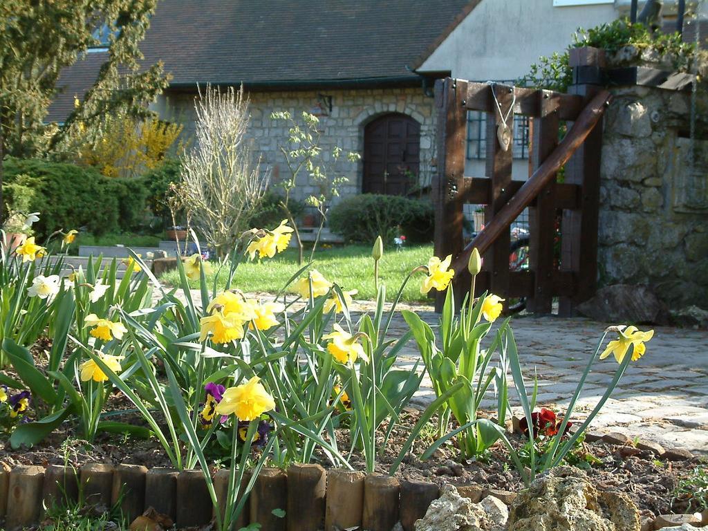 Maison Prairie Bonheur Bed & Breakfast Magny-les-Hameaux Exterior photo
